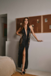 Robe longue Daniella style smocking en velours et dentelle - noir
